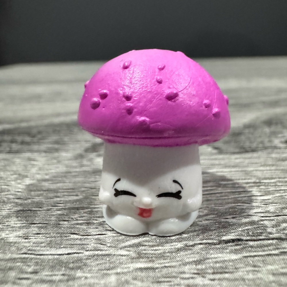 Shopkins | Family Food: Pink Button Mushroom (6-016) - Collectible Mini Figure